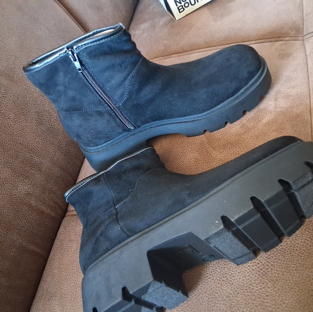 No Boundaries Cozy Boot Black Faux Suede Ankle Boots Size 11